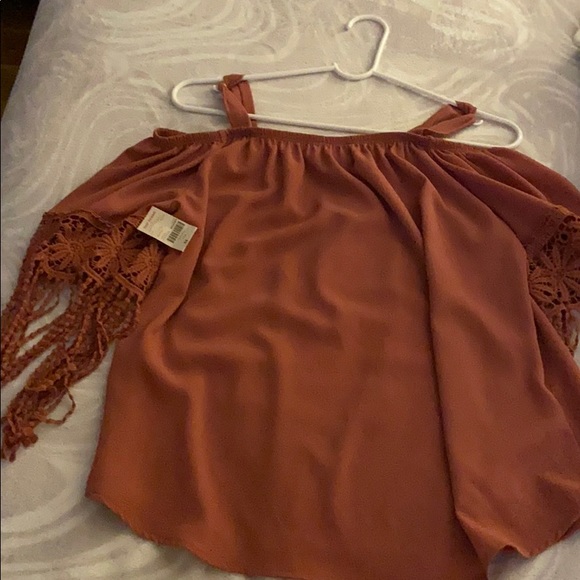 Off the shoulder top - Picture 1 of 4